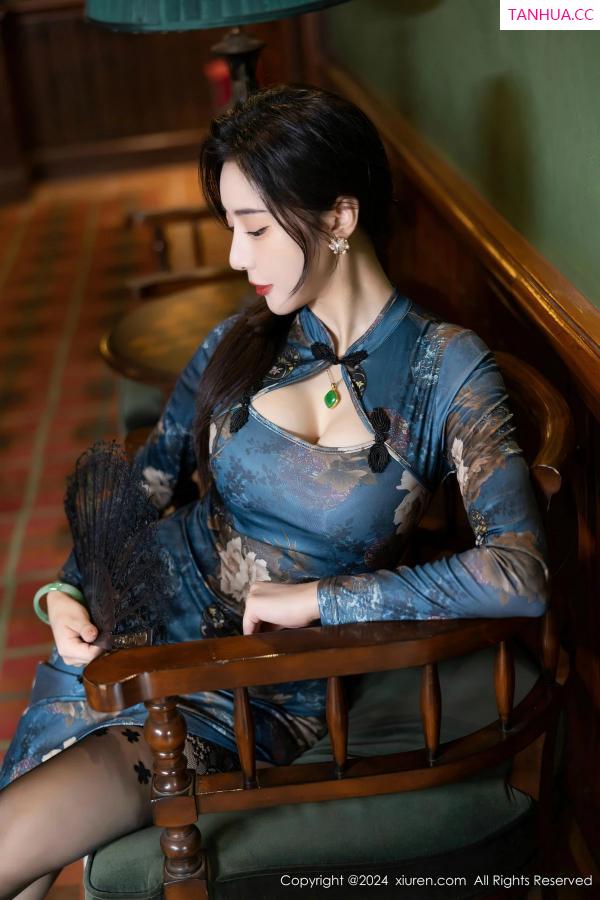王馨瑶  [XiuRen]高清写真图 2024.04.19 No.8425 王馨瑶yanni 美腿黑丝第26张图片